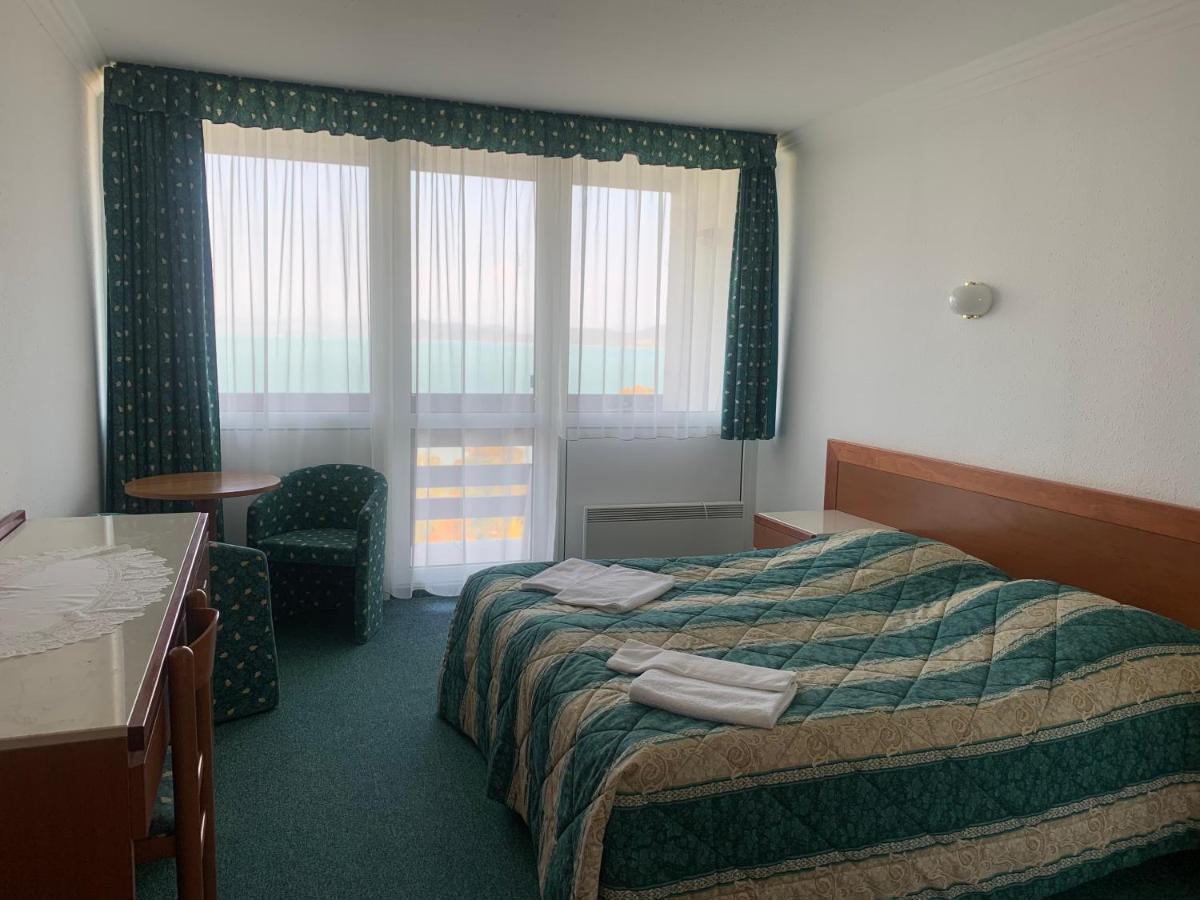Riviera Park Hotel Balatonfoldvar Exterior photo