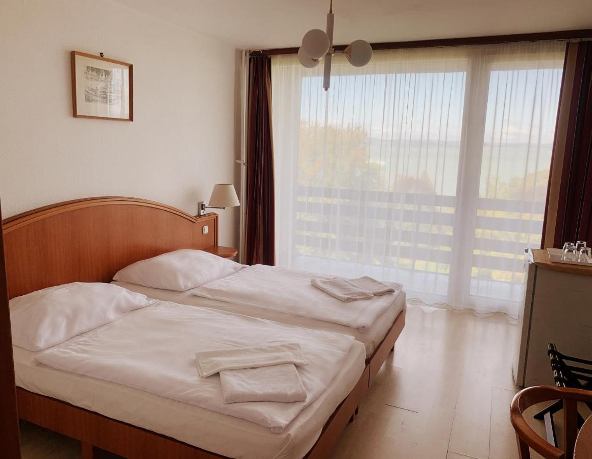 Riviera Park Hotel Balatonfoldvar Exterior photo