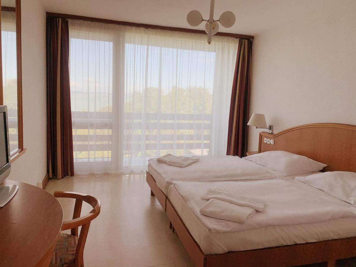 Riviera Park Hotel Balatonfoldvar Exterior photo