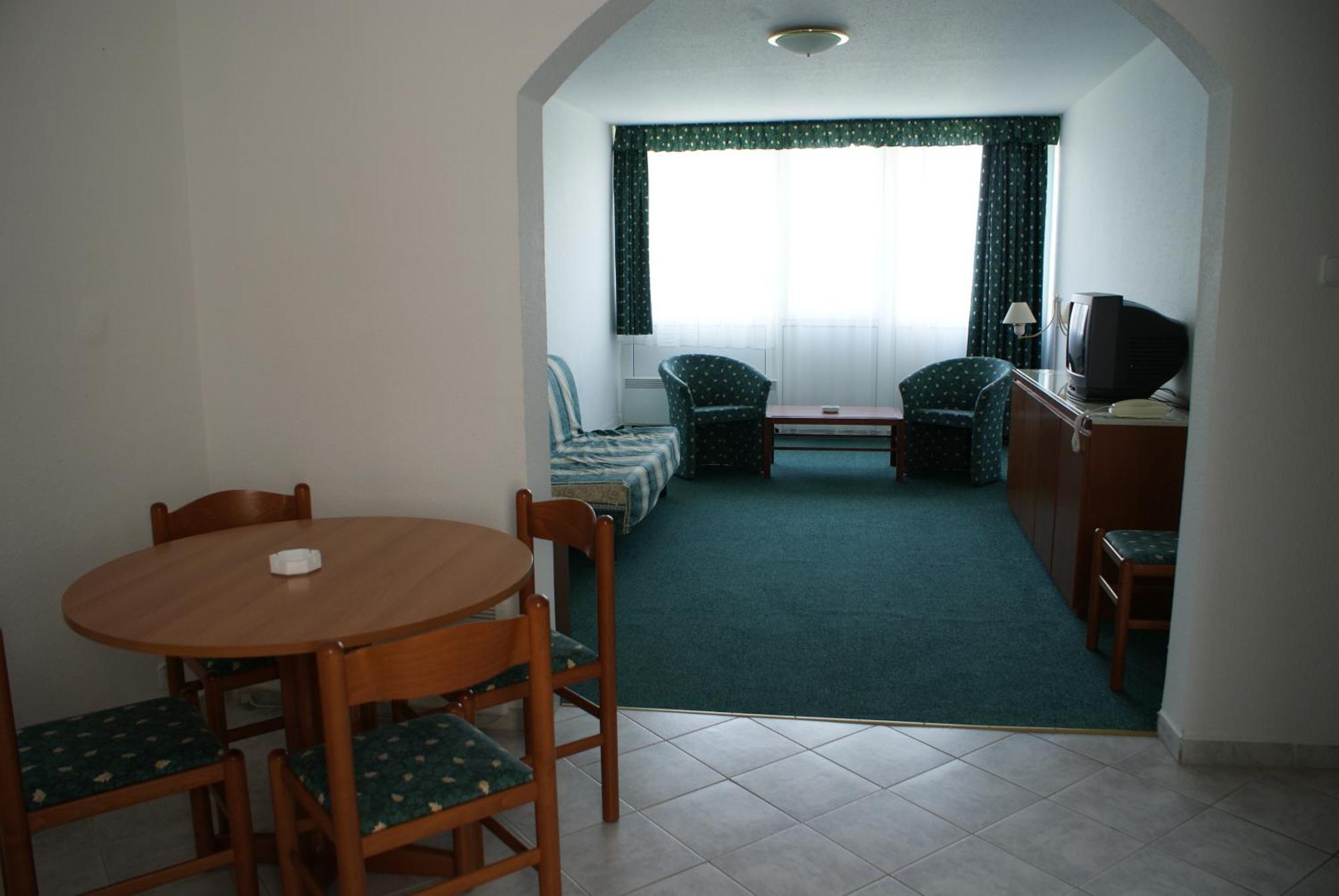 Riviera Park Hotel Balatonfoldvar Exterior photo